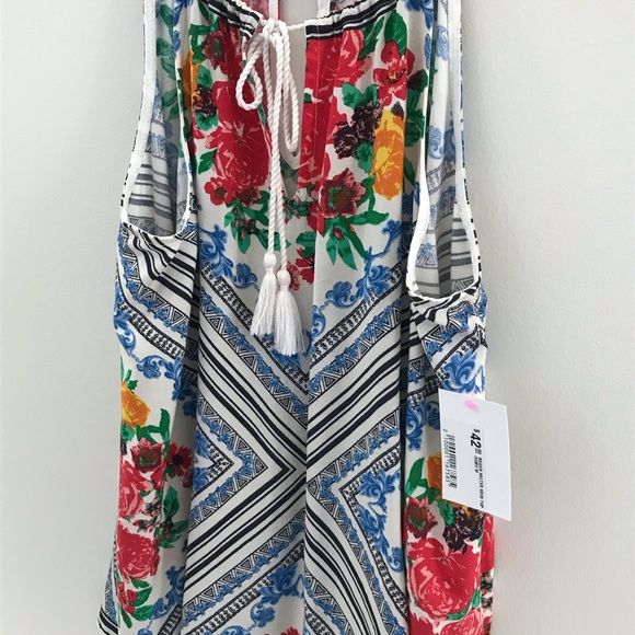 Adorable Paper Dolls halter neck top - Picture 8 of 8